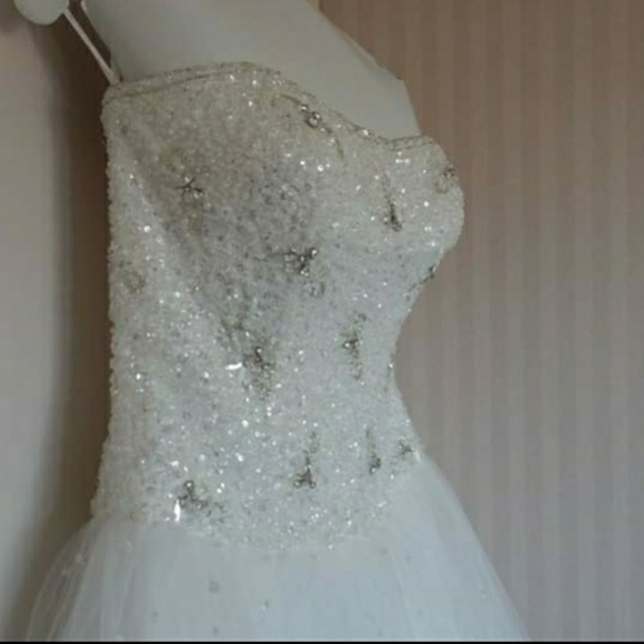 A-Line Style Wedding Dress - Picture 2 of 8